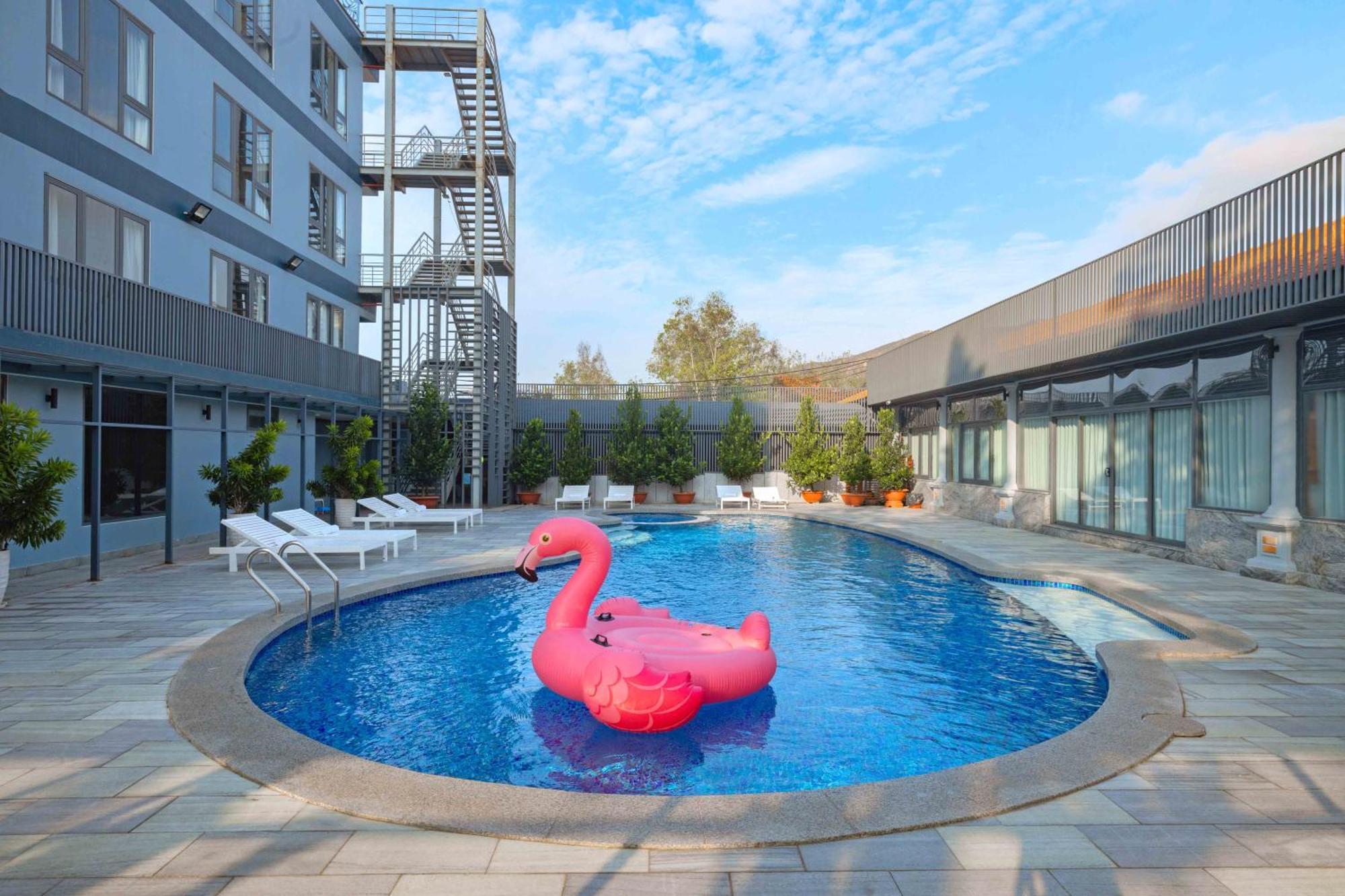 Tran Chau Beach & Resort Ba Ria Exterior photo