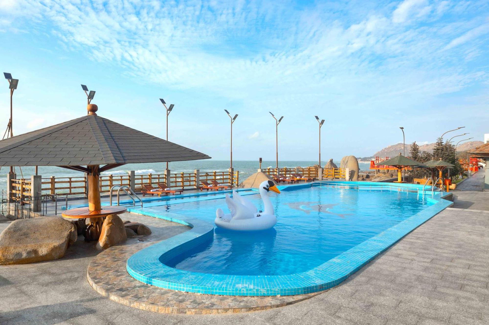 Tran Chau Beach & Resort Ba Ria Exterior photo