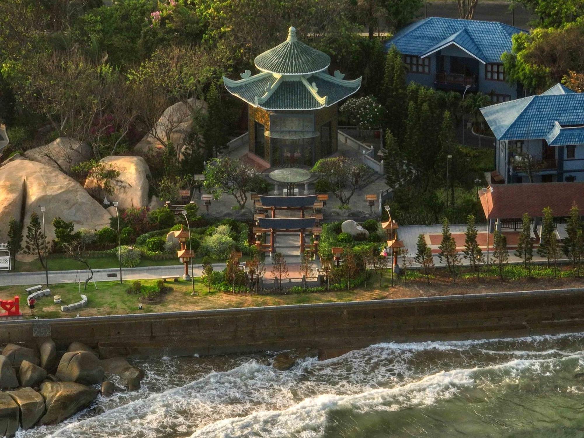 Tran Chau Beach & Resort Ba Ria Exterior photo